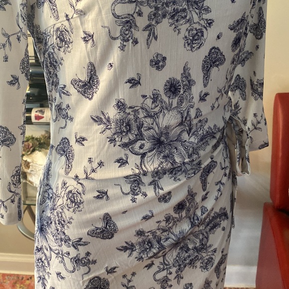 Floral and butterflies dress - Picture 4 of 8